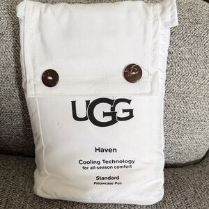 ☁️UGG White Haven Cooling Pillowcase Pair standard size